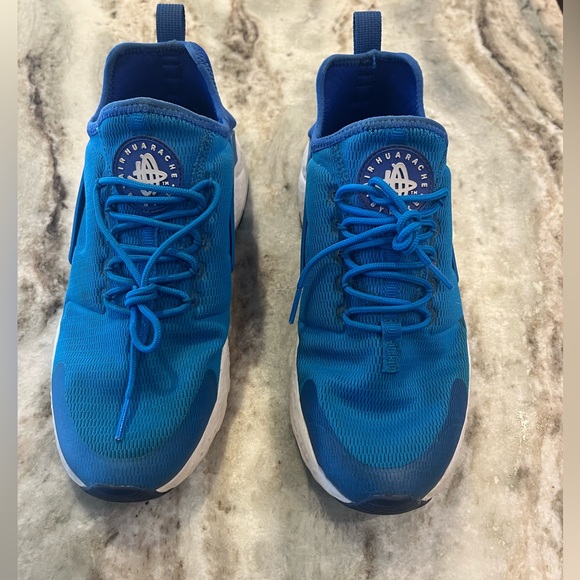 Nike Sneakers - Picture 2 of 4